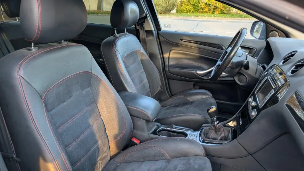 Ford Mondeo  2,2 TDCI, 129 kW 9