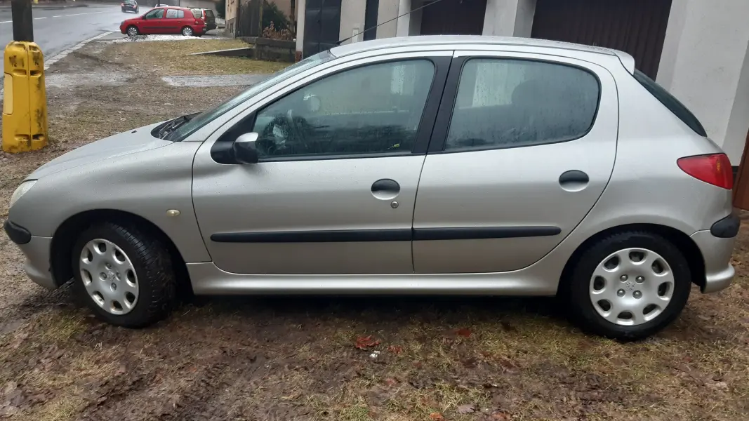 Peugeot 206 Prodám Peugeot 206, 1.4, rok výroby 2006 0