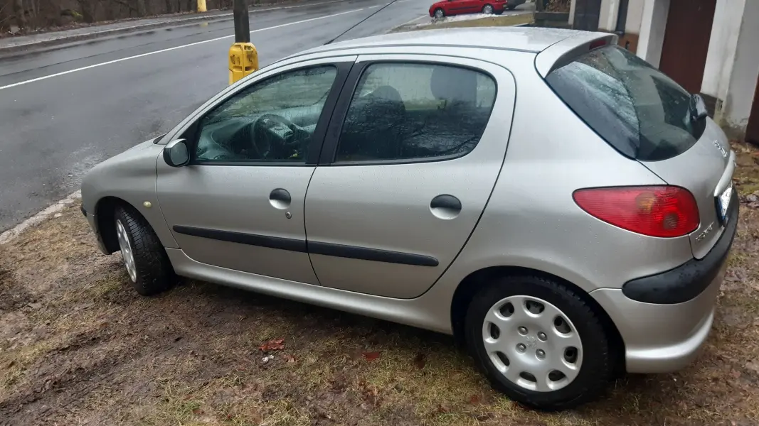 Peugeot 206 Prodám Peugeot 206, 1.4, rok výroby 2006 1