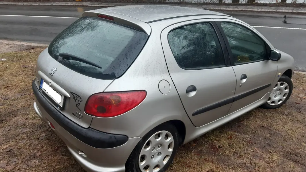 Peugeot 206 Prodám Peugeot 206, 1.4, rok výroby 2006 3