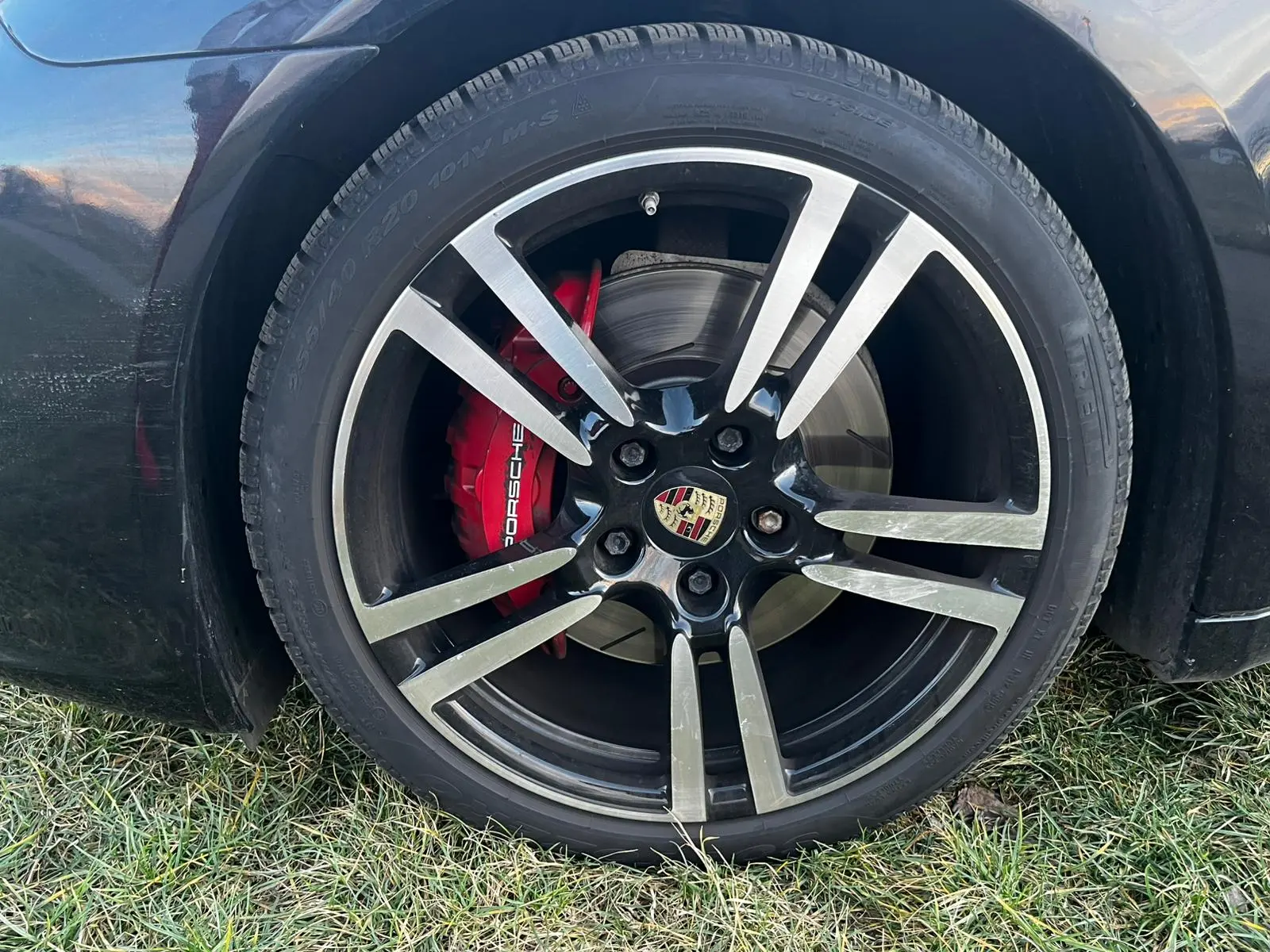 Porsche Ostatní Auto pro někoho, kdo chce Porsche, ale zároveň prostor, klid a sílu v rezervě. Panamera umí jet rychle, ale hlavně umí cestovat – a dělá to s přehledem 8