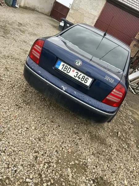 Škoda Superb  0