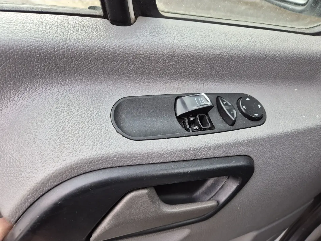 Mercedes-Benz Sprinter Sprinter 95 kW, 6 míst, nízký, krátký – STK do 2027 9