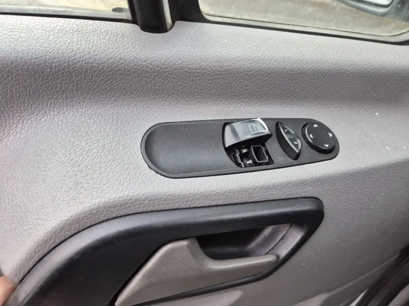 Mercedes-Benz Sprinter Sprinter 95 kW, 6 míst, nízký, krátký – STK do 2027 9