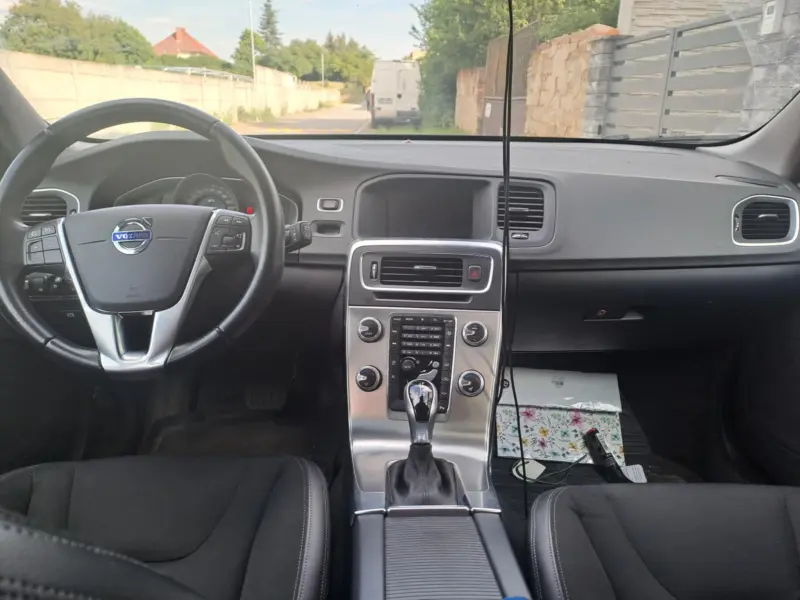 Volvo V60  6