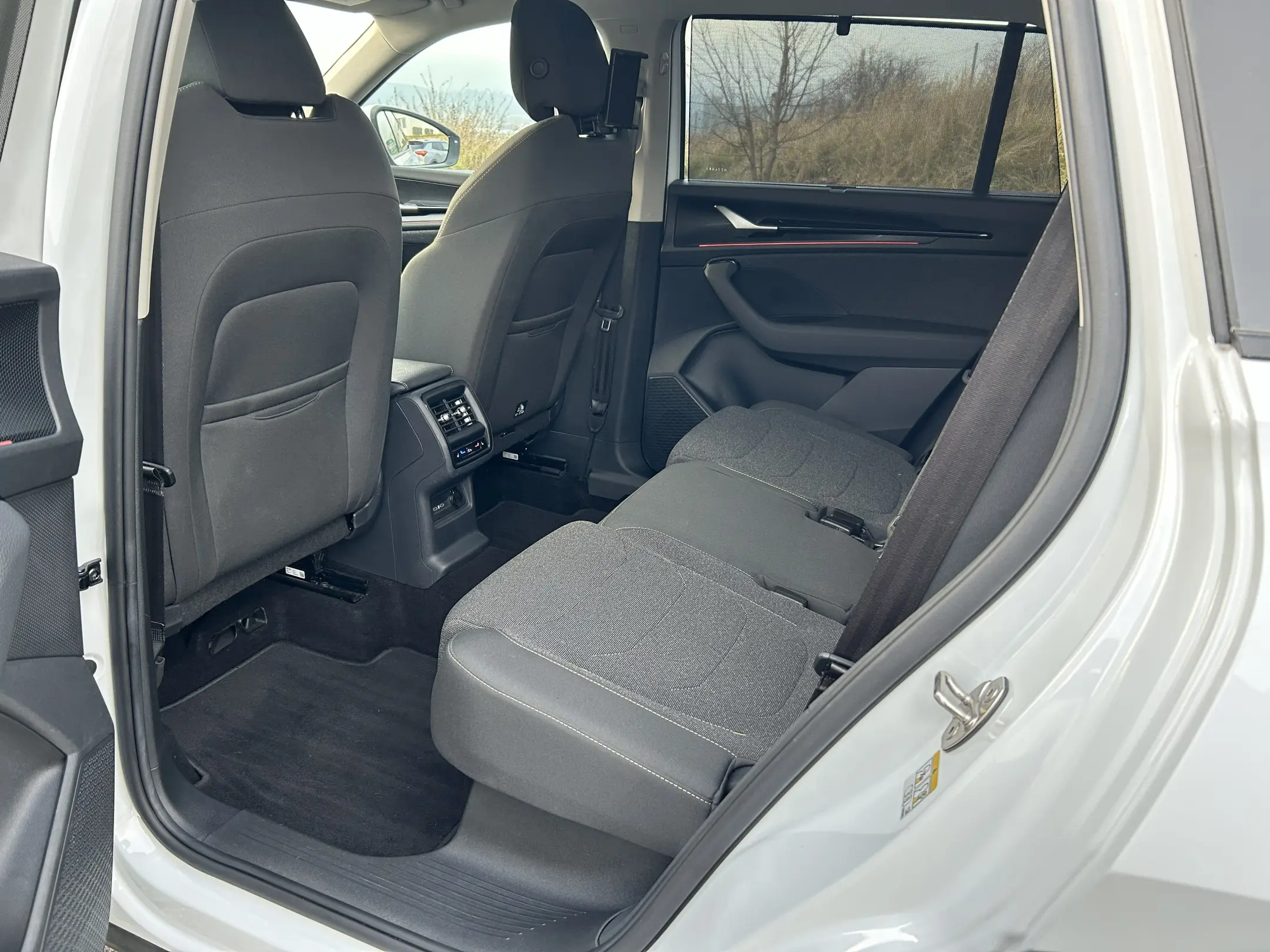 Škoda Kodiaq iV 9/2024 ČR, 1.maj., 1řidič, nebouráno, jako nový, v záruce, zimní+letní pneu, tažné, panorama, nezáv.topení, kessy, adapt.temp., vyhř.volant+všechna sedadla 3