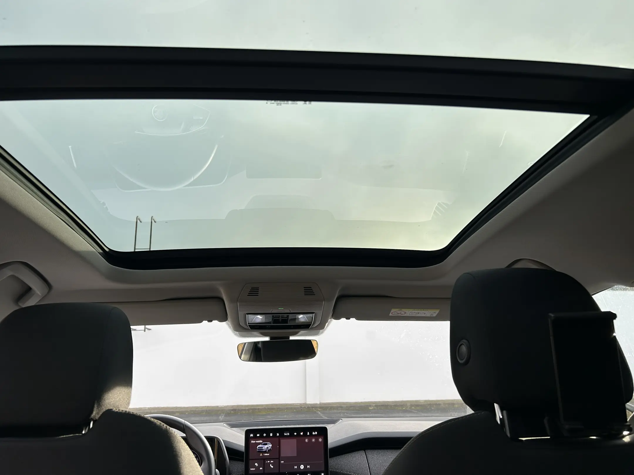 Škoda Kodiaq iV 9/2024 ČR, 1.maj., 1řidič, nebouráno, jako nový, v záruce, zimní+letní pneu, tažné, panorama, nezáv.topení, kessy, adapt.temp., vyhř.volant+všechna sedadla 4