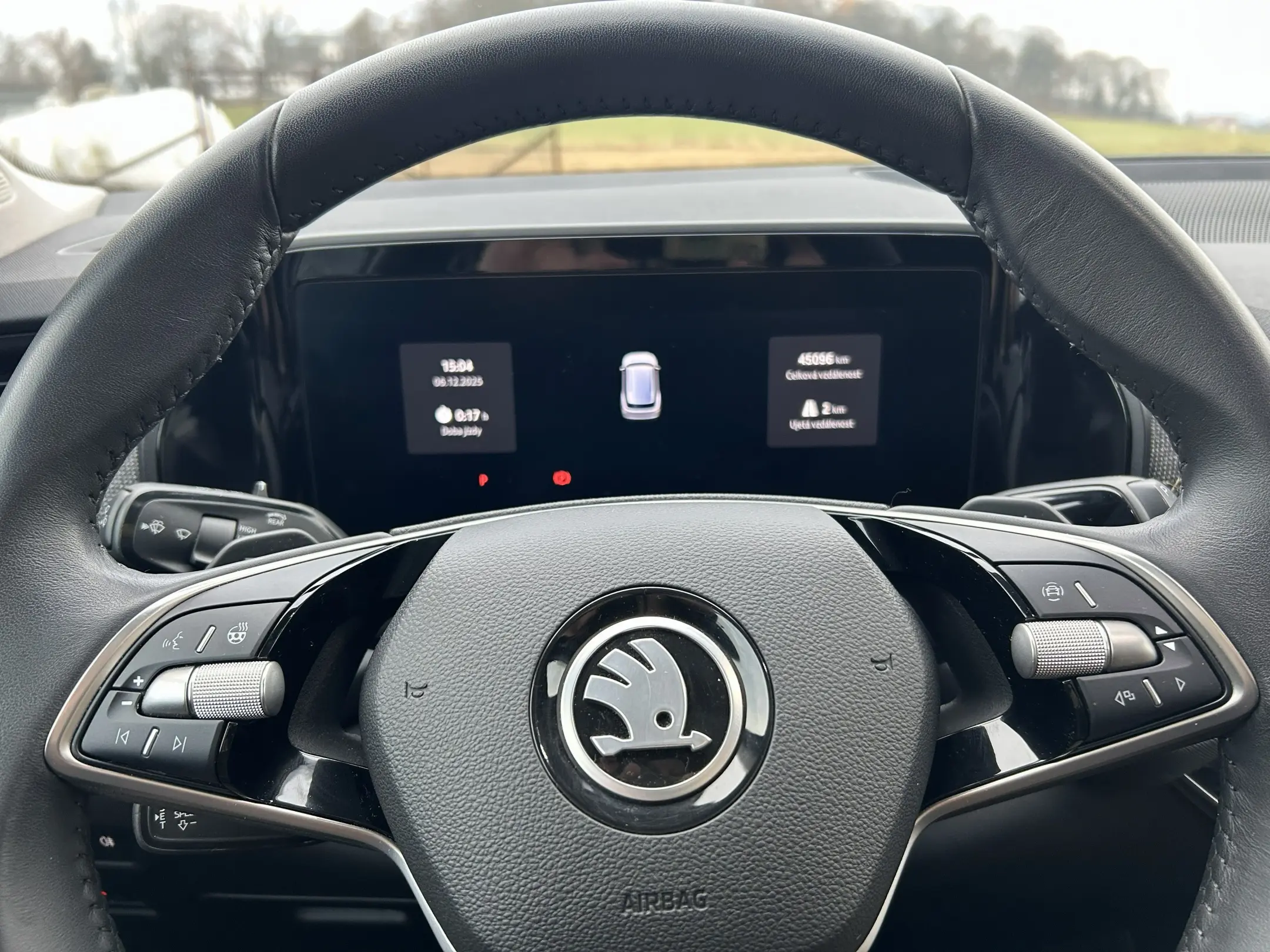 Škoda Kodiaq iV 9/2024 ČR, 1.maj., 1řidič, nebouráno, jako nový, v záruce, zimní+letní pneu, tažné, panorama, nezáv.topení, kessy, adapt.temp., vyhř.volant+všechna sedadla 5