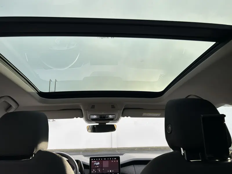 Škoda Kodiaq iV 9/2024 ČR, 1.maj., 1řidič, nebouráno, jako nový, v záruce, zimní+letní pneu, tažné, panorama, nezáv.topení, kessy, adapt.temp., vyhř.volant+všechna sedadla 4