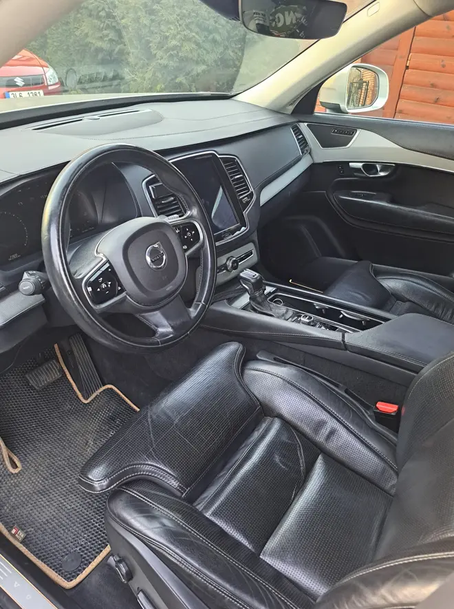 Volvo XC90  6