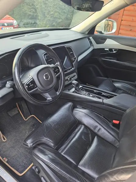 Volvo XC90  6
